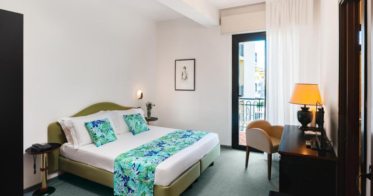 Deluxe Double Room with Balcony and Sea View,1037039110:JPEG